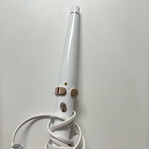 T3
SinglePass Wave Professional Tapered Ceramic Styling Wand - Picture 3 of 4